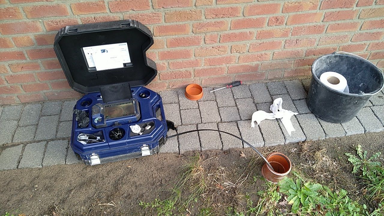 Leckageortung bei Wasserschäden außen am Gebäude als Leistung von Drake Ortungstechnik im Raum Paderborn