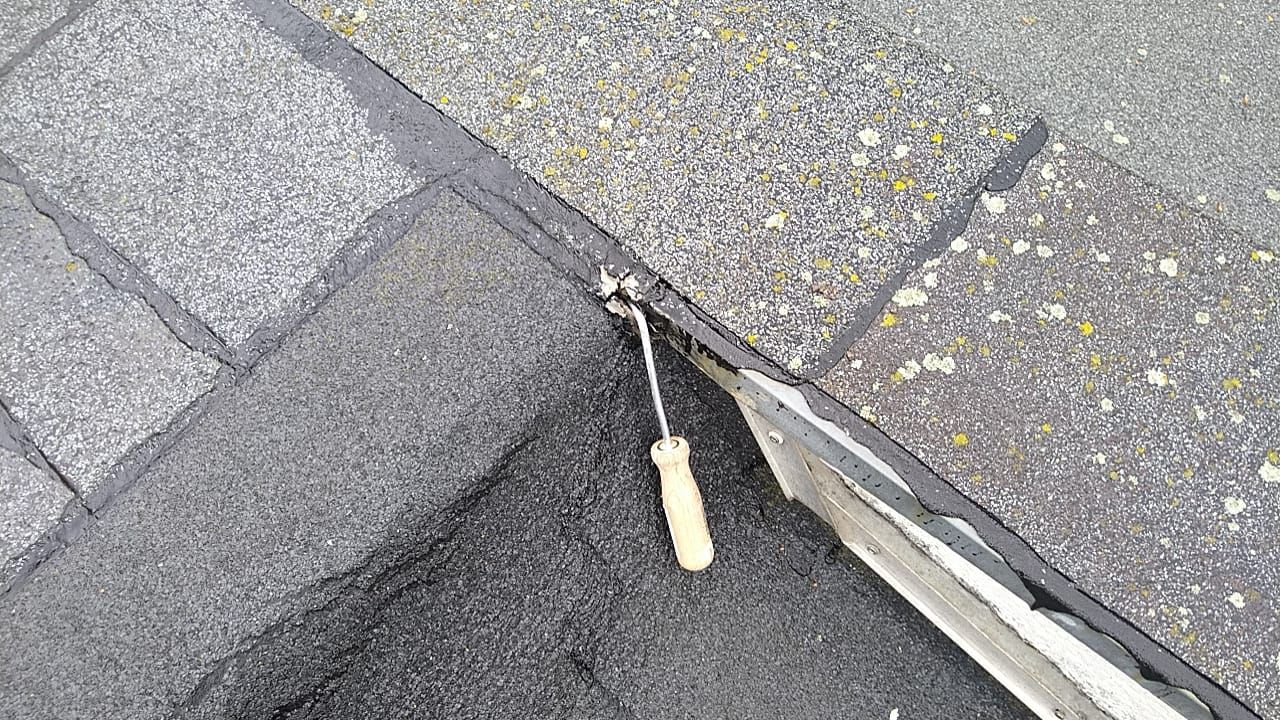 Leckageortung bei Wasserschäden am Flachdach als Leistung von Drake Ortungstechnik im Raum Paderborn